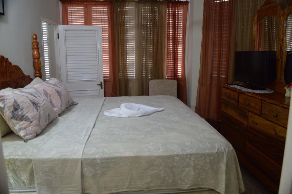 Ferienwohnung Chill On The Hill Ocho Rios Exterior foto